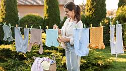 Sušení prádla venku může být dobré pro vaše zdraví i peněženku, neplatí to ale vždy